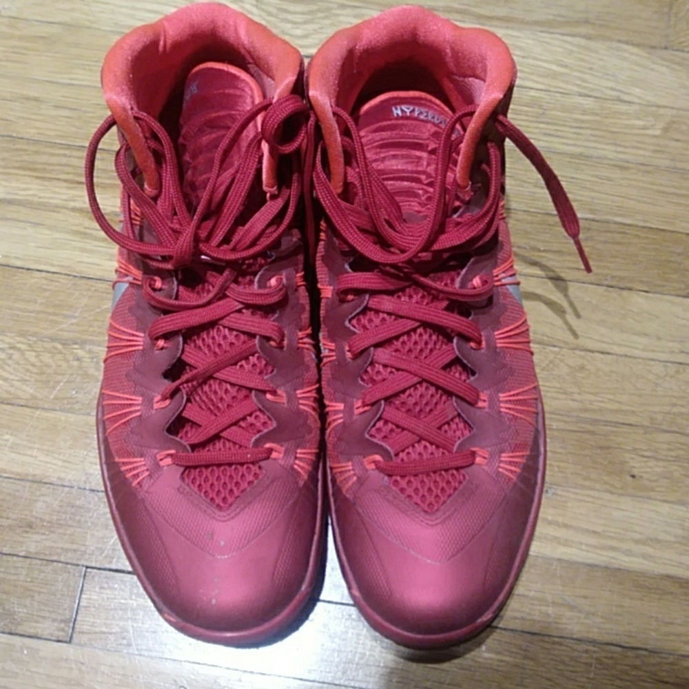 Basketball shoes